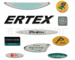 滴膠商標(biāo)與金屬標(biāo)牌定制 透明滴膠價(jià)格、廠家及交通公共管理標(biāo)牌制造全解析